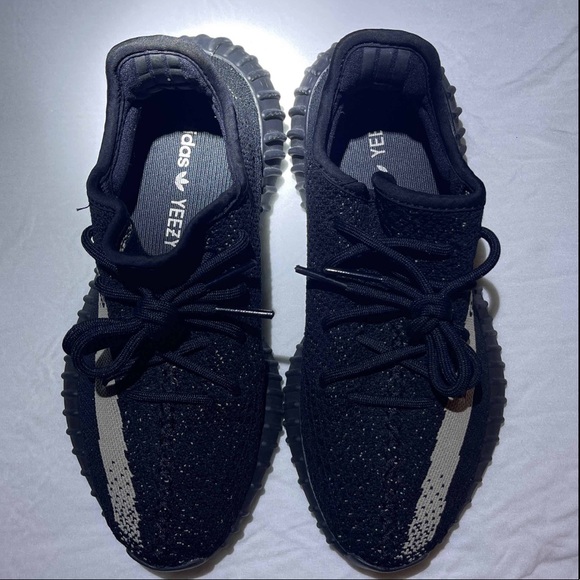 YEEZY BOOST 350 V2 ‘Oreo’ - Picture 4 of 7